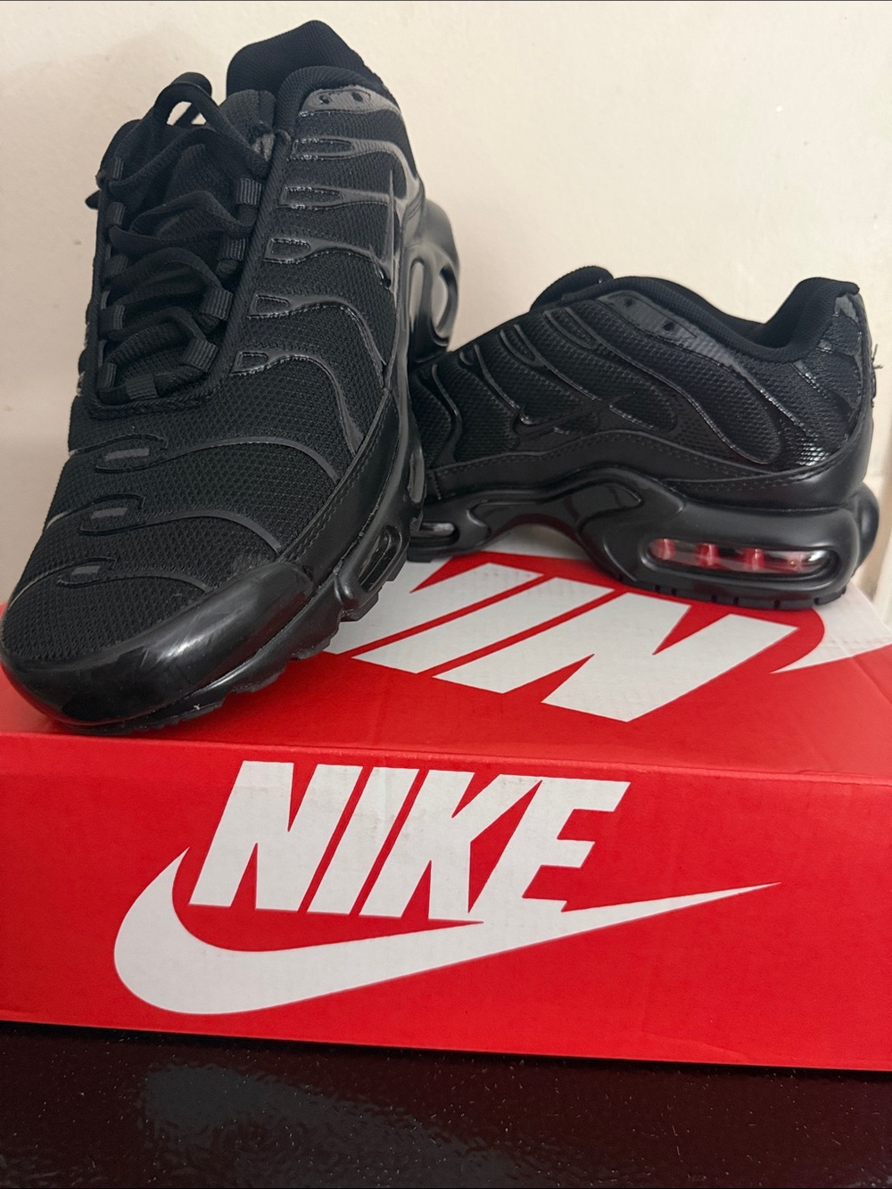 Nike Black Men's Air Max With Red Air Unit Accent